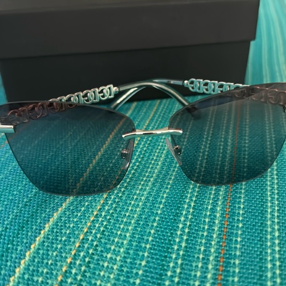 Dolce & Gabbana Logo-embellished square Sunglasses - Picture 4 of 6